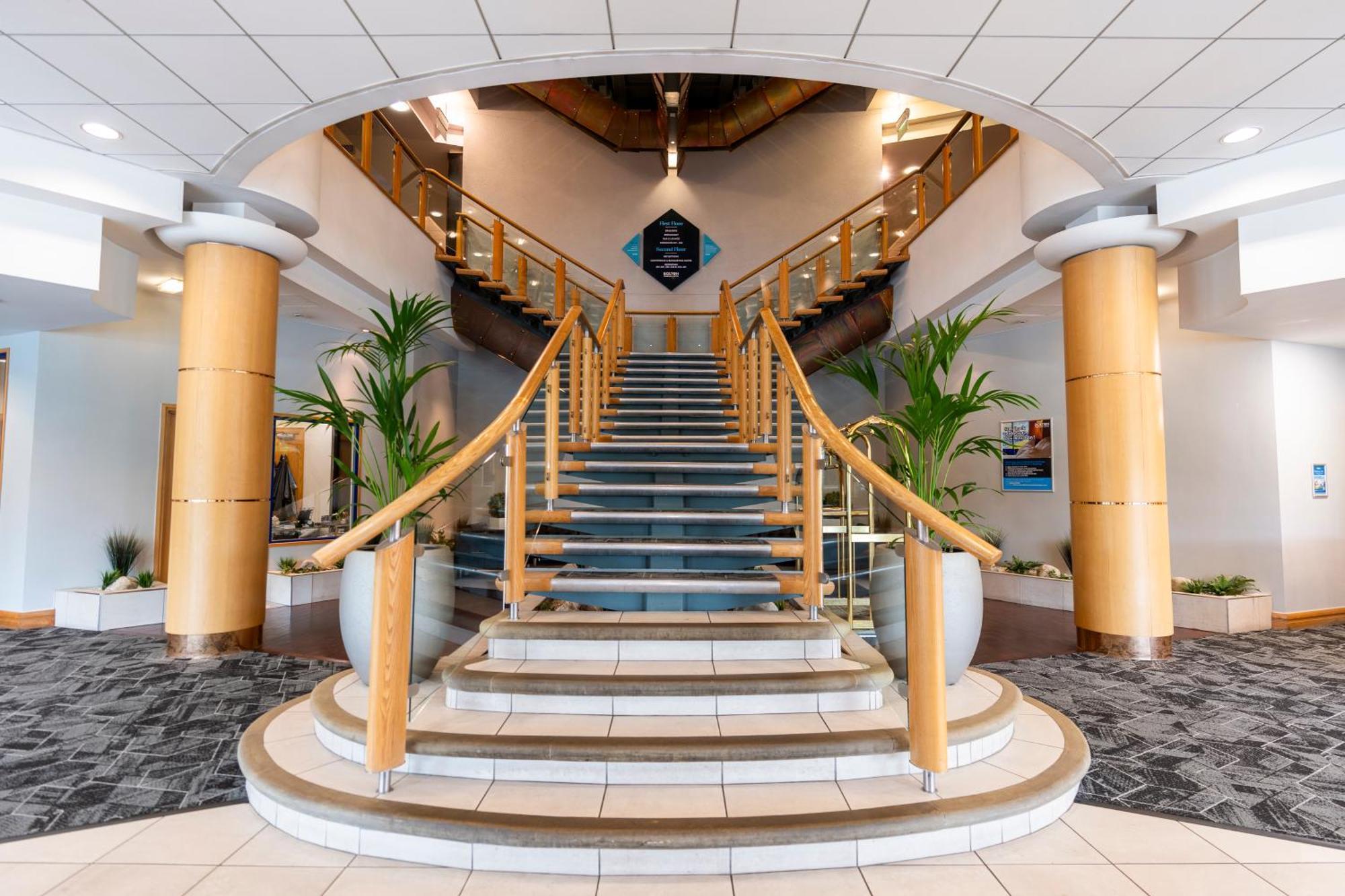 The Bolton Stadium Hotel, A Member Of Radisson Individuals Екстериор снимка