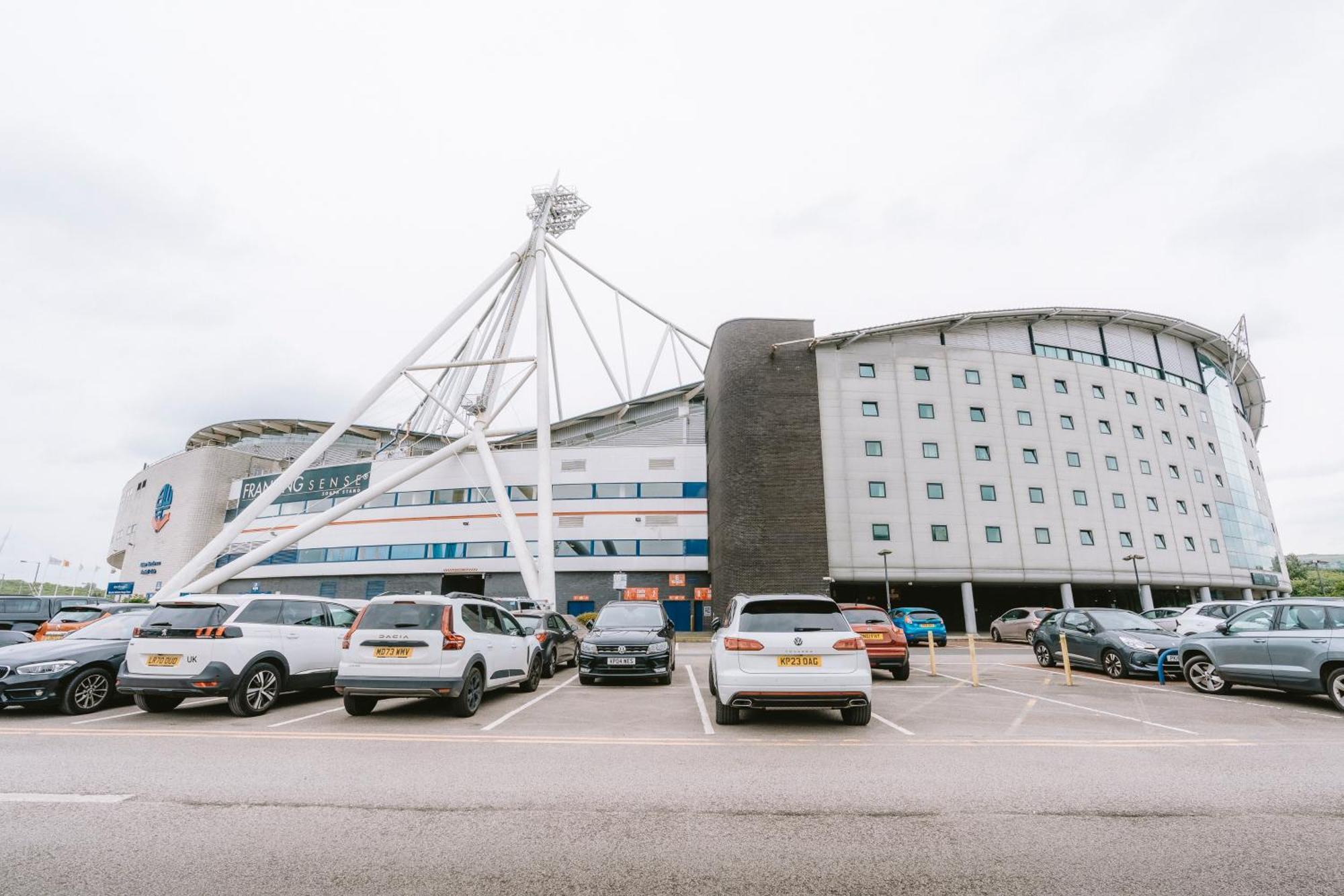 The Bolton Stadium Hotel, A Member Of Radisson Individuals Екстериор снимка
