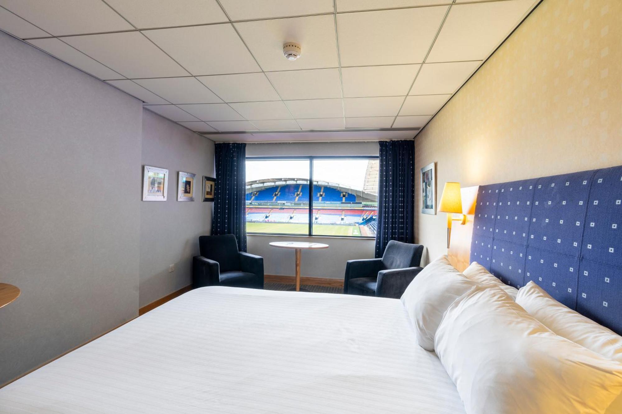 The Bolton Stadium Hotel, A Member Of Radisson Individuals Екстериор снимка