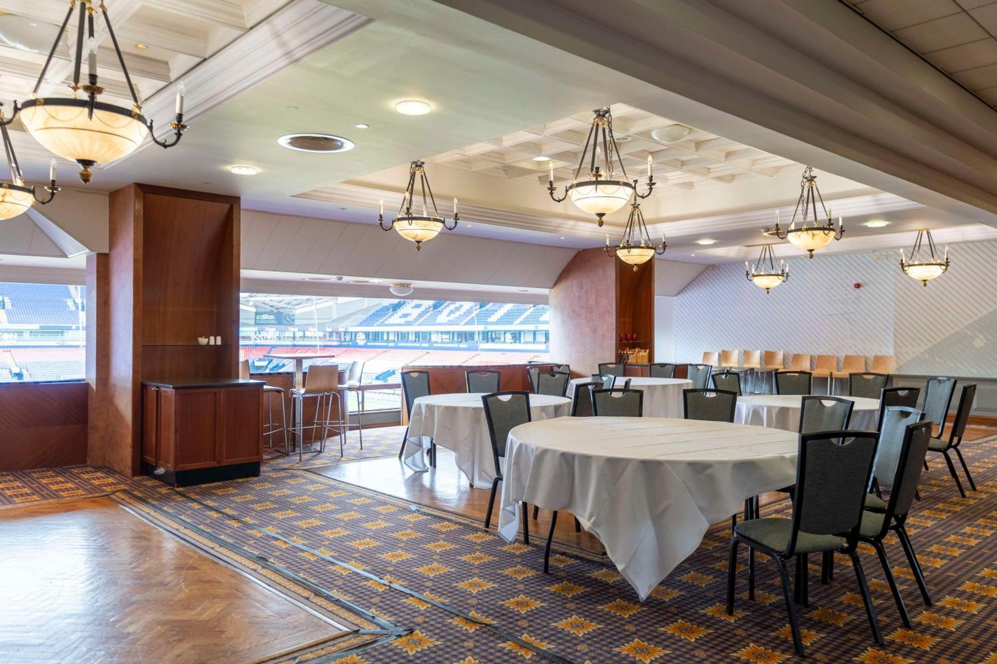 The Bolton Stadium Hotel, A Member Of Radisson Individuals Екстериор снимка