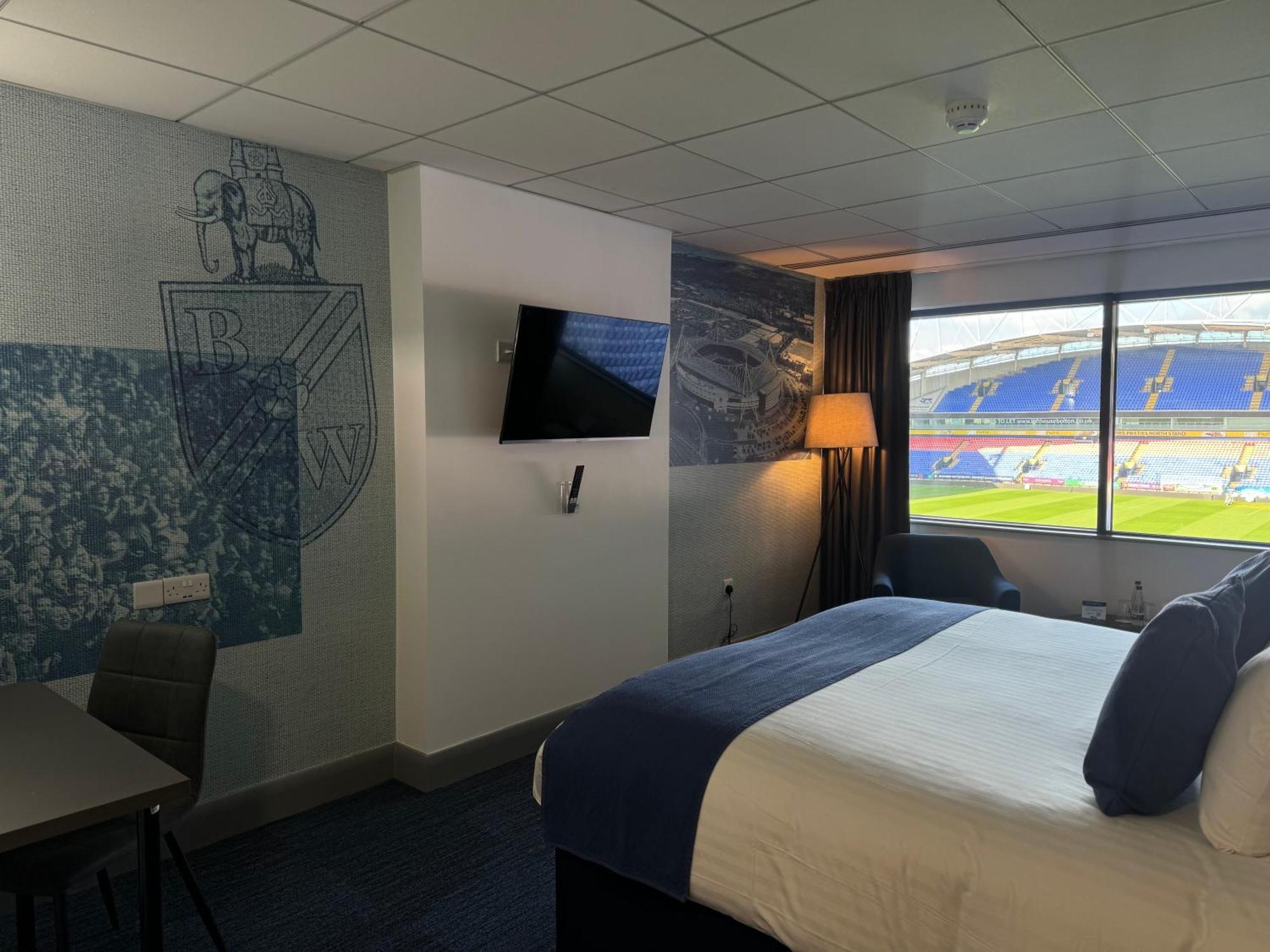 The Bolton Stadium Hotel, A Member Of Radisson Individuals Екстериор снимка