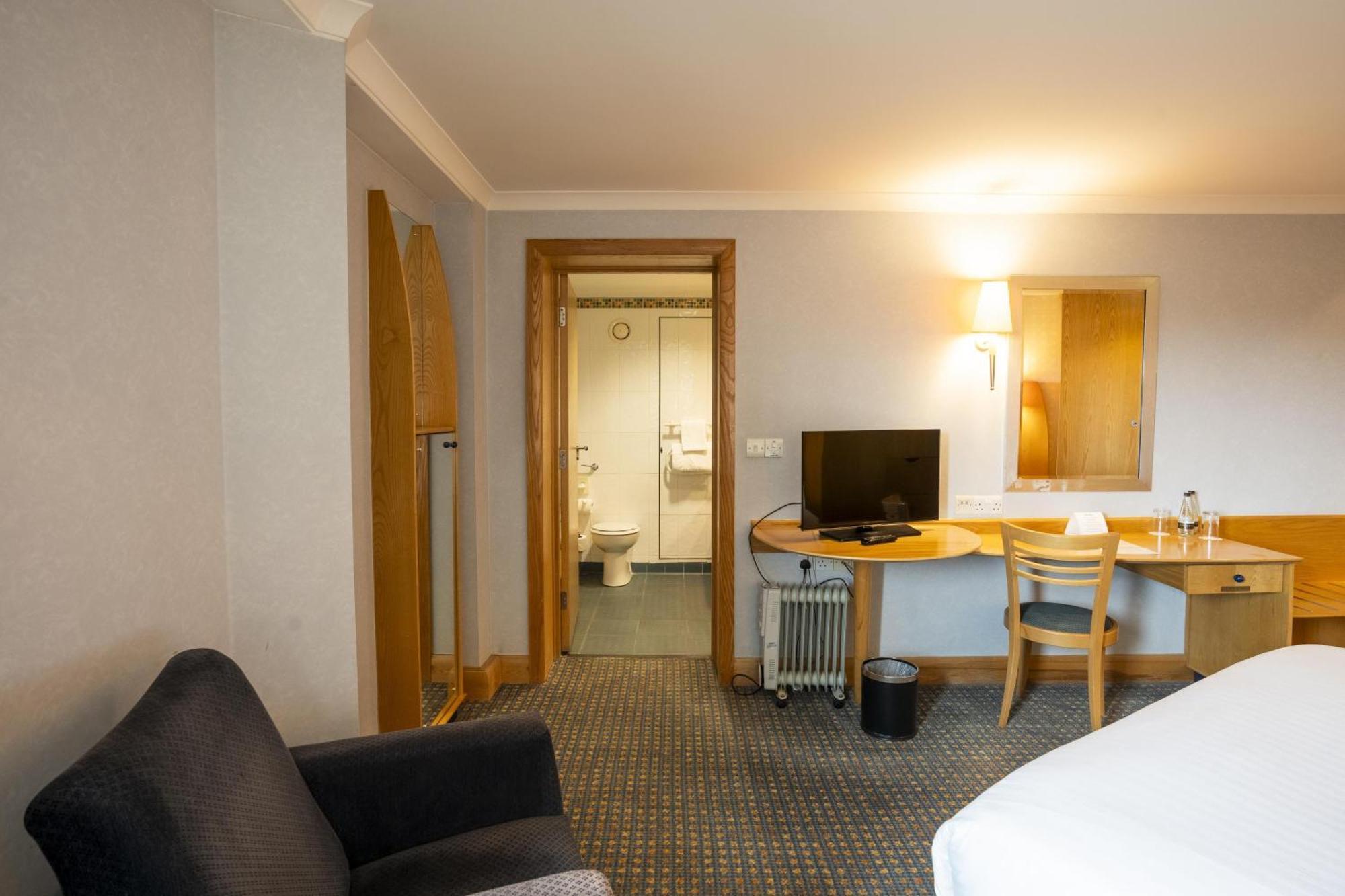 The Bolton Stadium Hotel, A Member Of Radisson Individuals Екстериор снимка