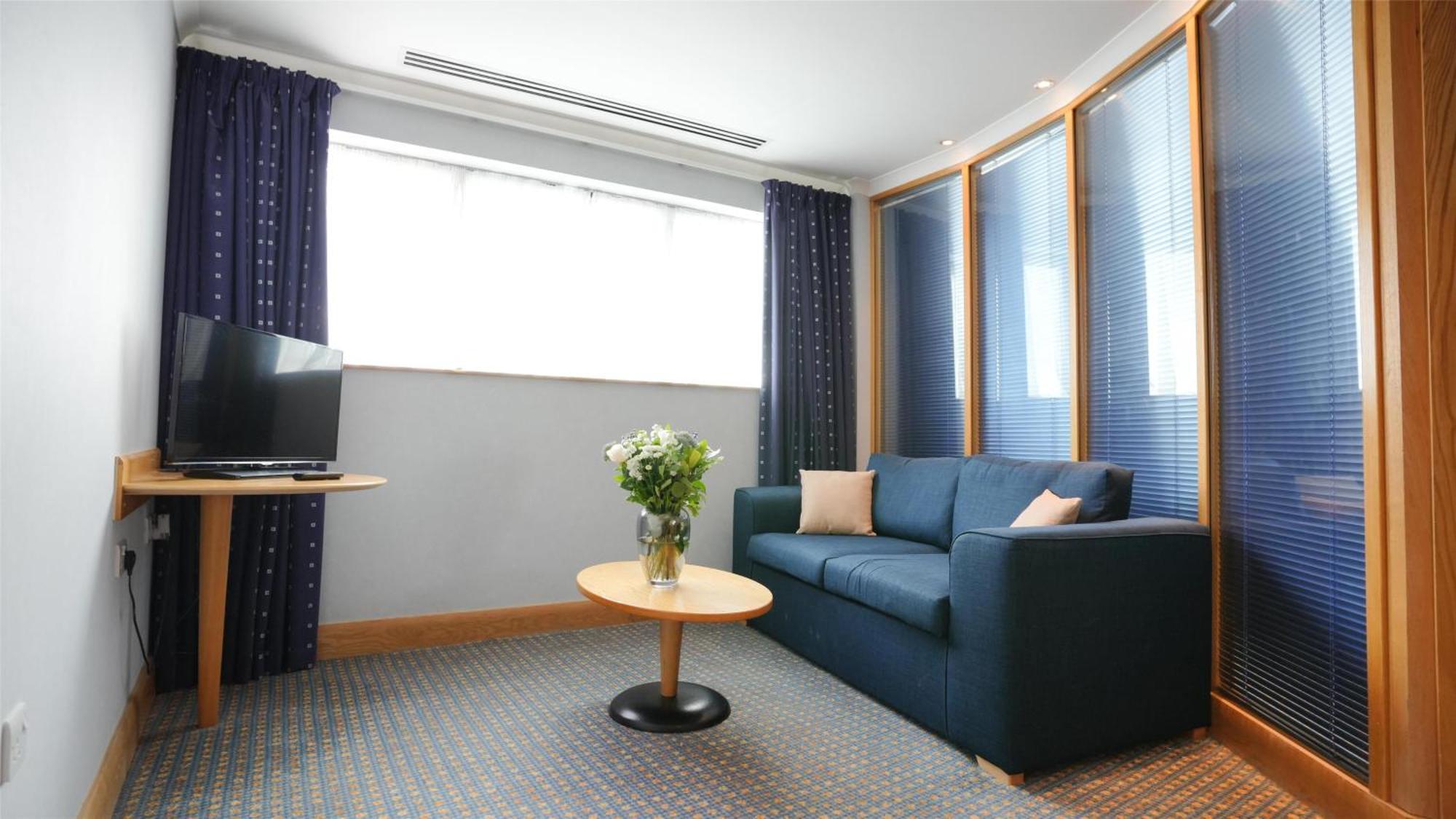 The Bolton Stadium Hotel, A Member Of Radisson Individuals Екстериор снимка