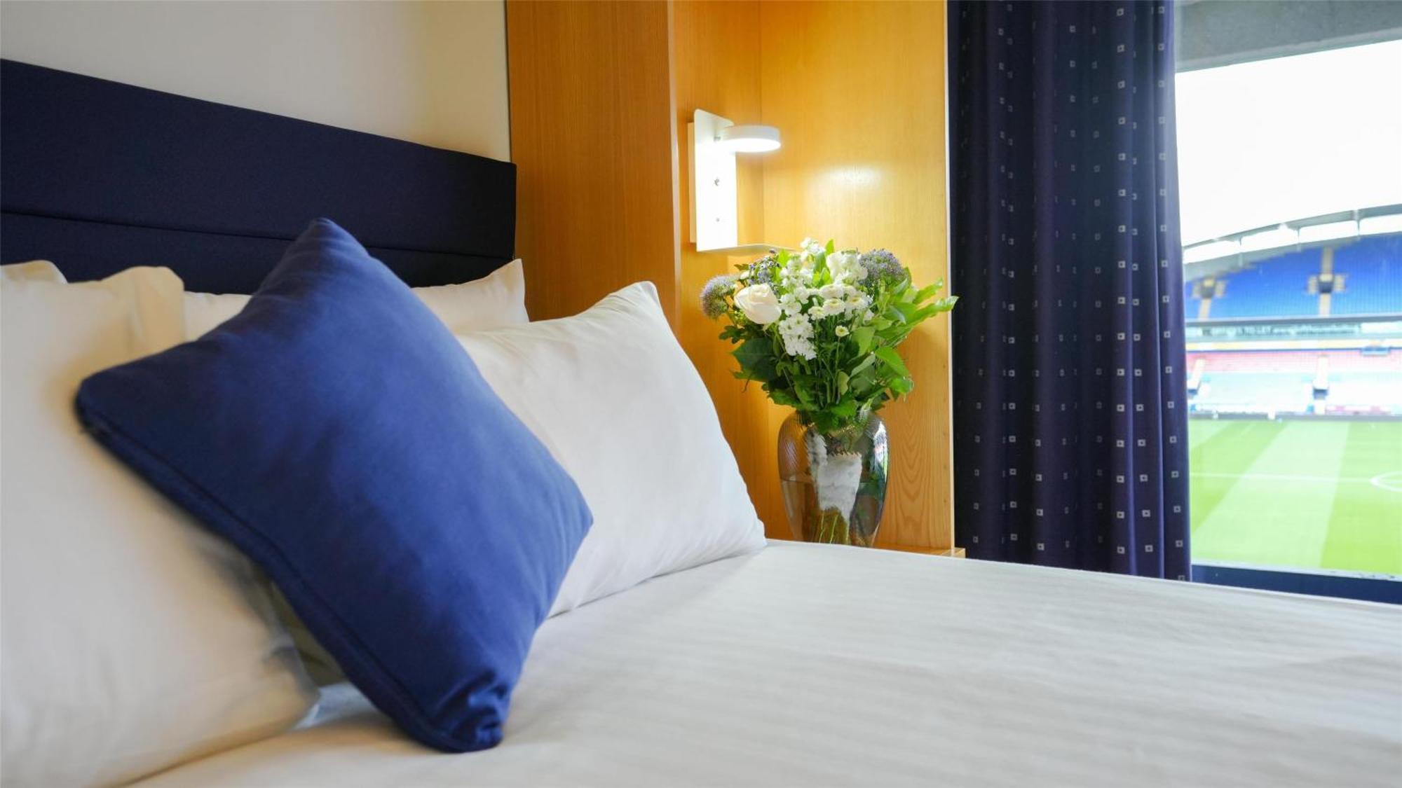 The Bolton Stadium Hotel, A Member Of Radisson Individuals Екстериор снимка